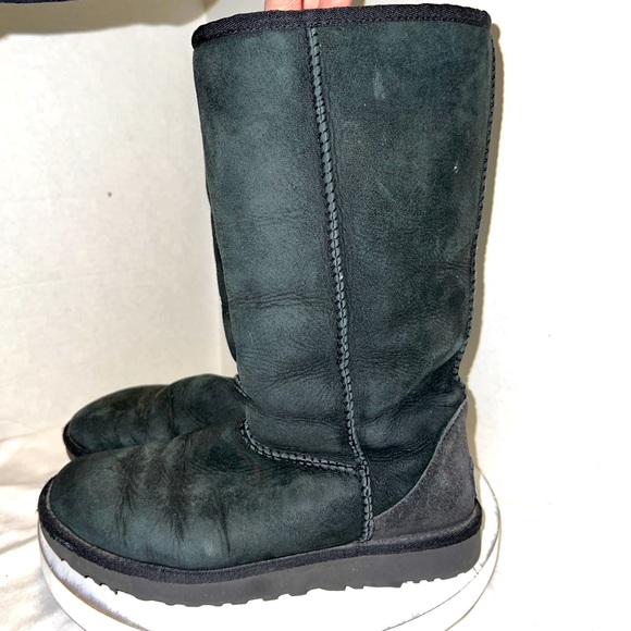 UGG Shoes - UGG Classic Tall II Boots Black Authentic Shearling Sheepskin Womens Size 7